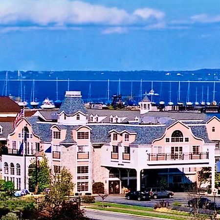 Hamilton Inn Select Beachfront Mackinaw City Exterior photo