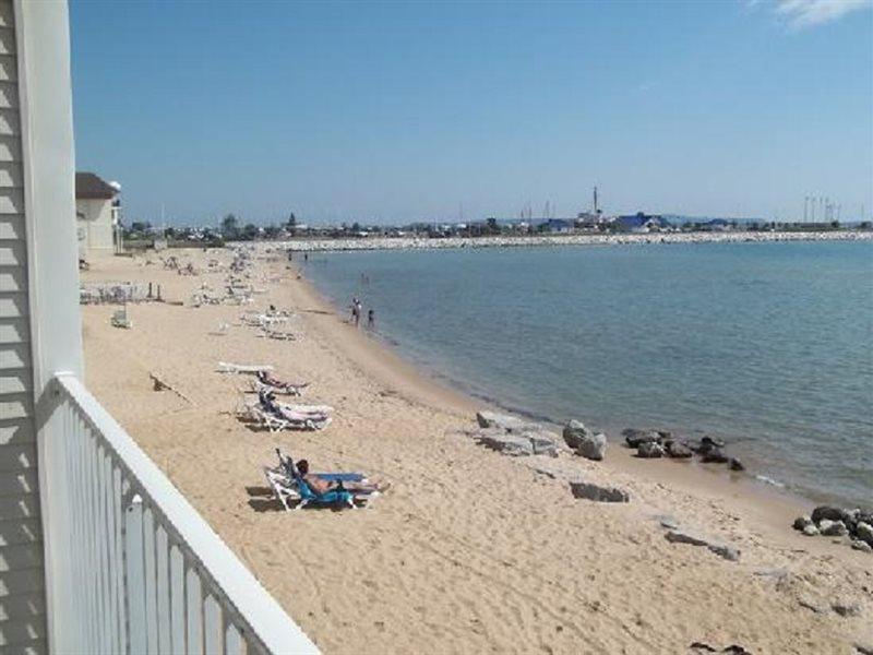 Hamilton Inn Select Beachfront Mackinaw City Exterior photo