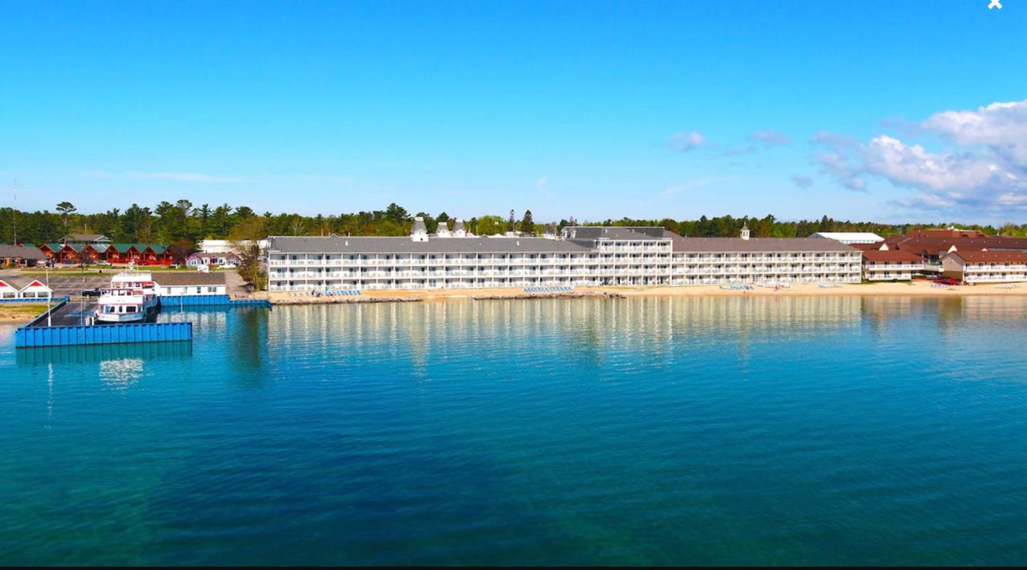 Hamilton Inn Select Beachfront Mackinaw City Exterior photo