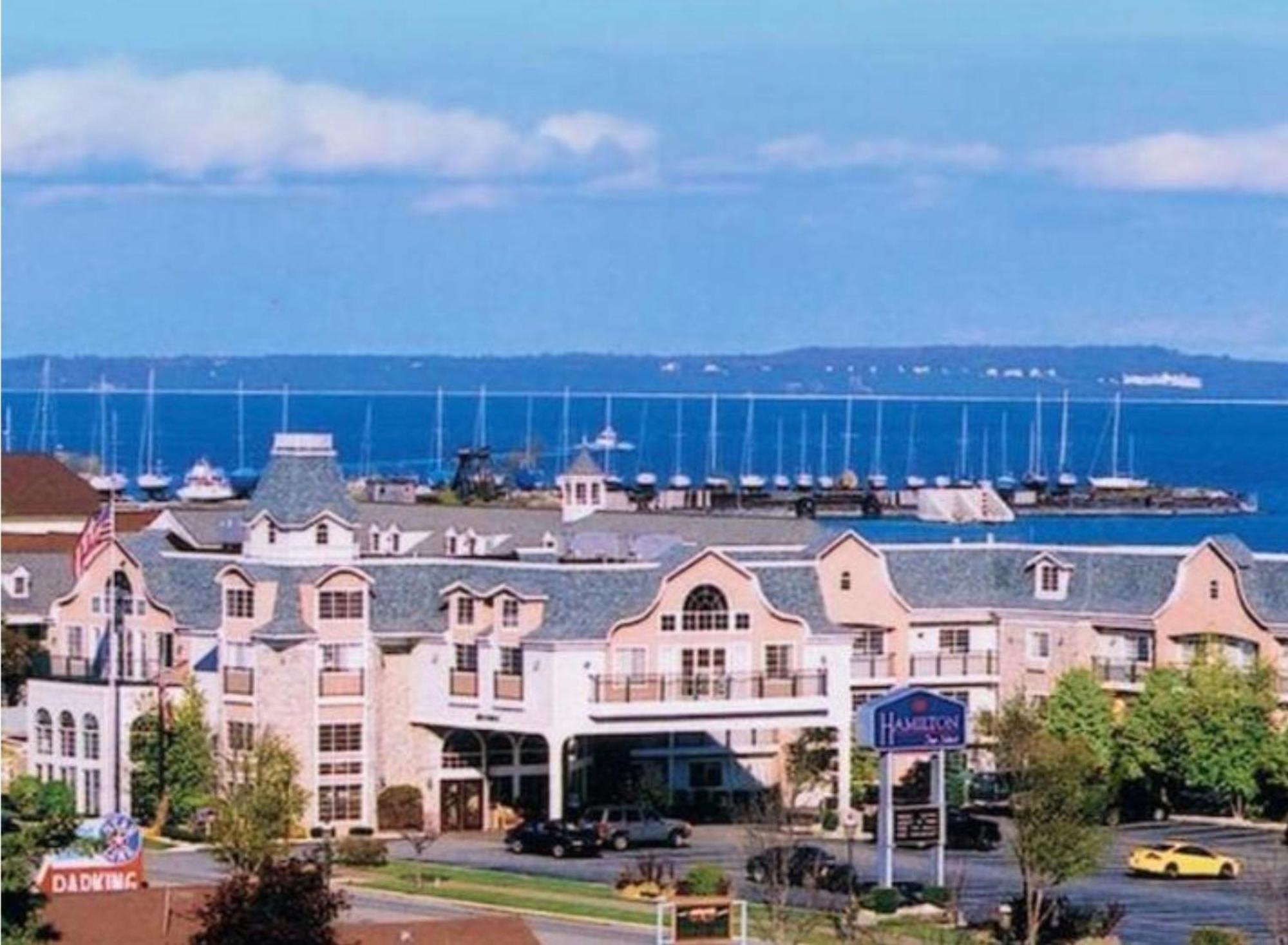 Hamilton Inn Select Beachfront Mackinaw City Exterior photo