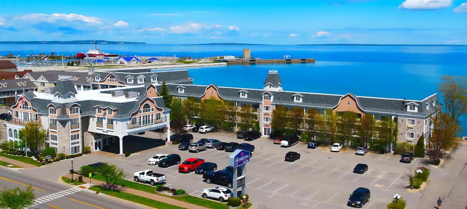 Hamilton Inn Select Beachfront Mackinaw City Exterior photo