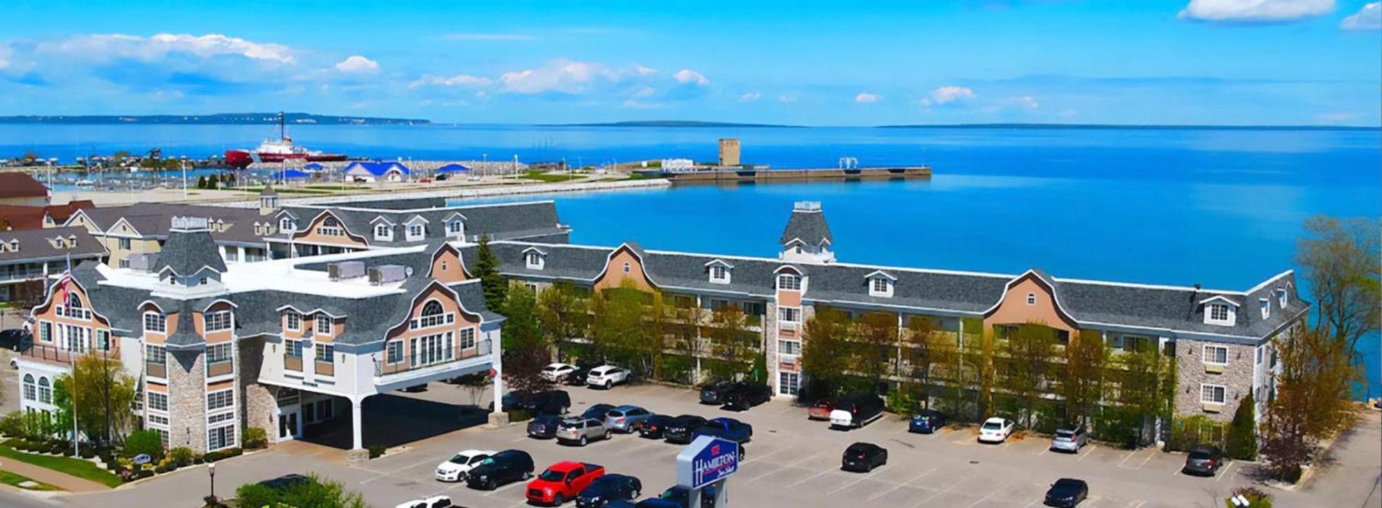 Hamilton Inn Select Beachfront Mackinaw City Exterior photo