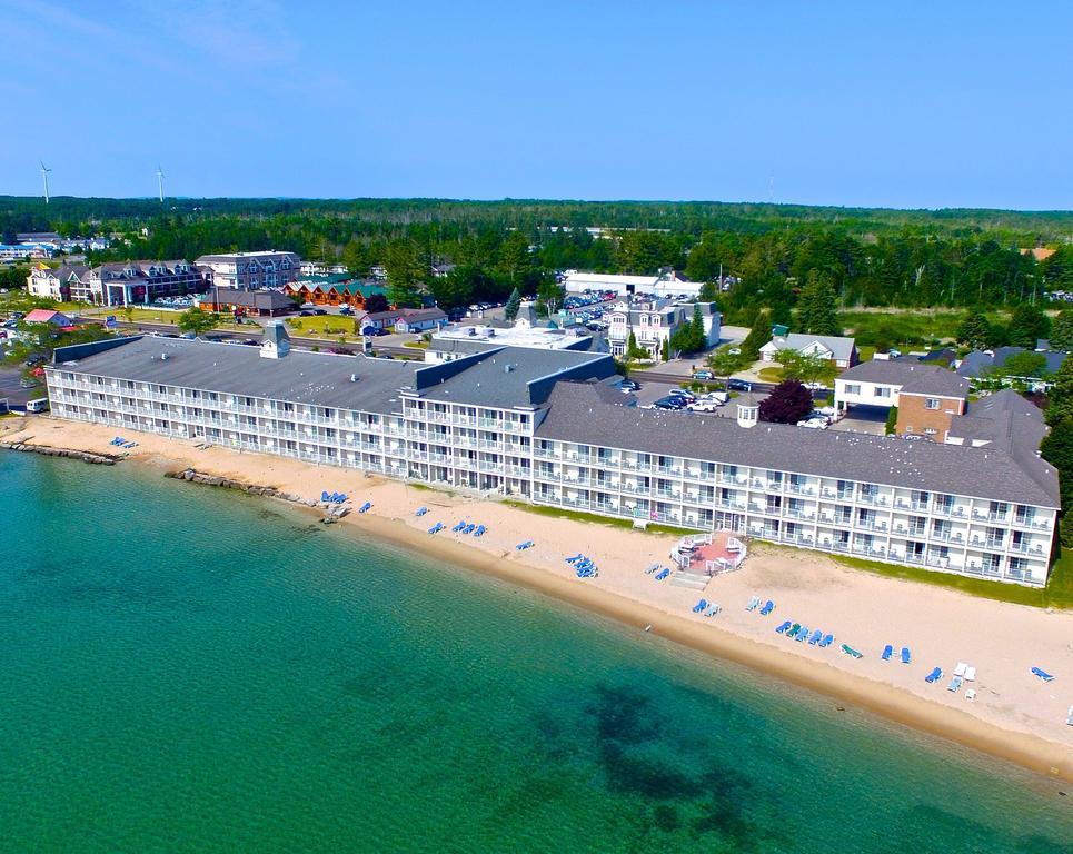 Hamilton Inn Select Beachfront Mackinaw City Exterior photo