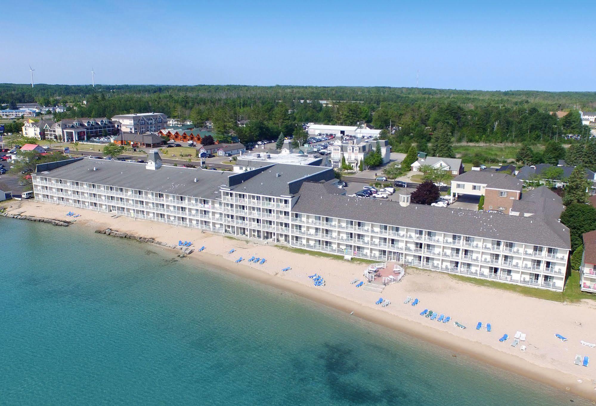 Hamilton Inn Select Beachfront Mackinaw City Exterior photo