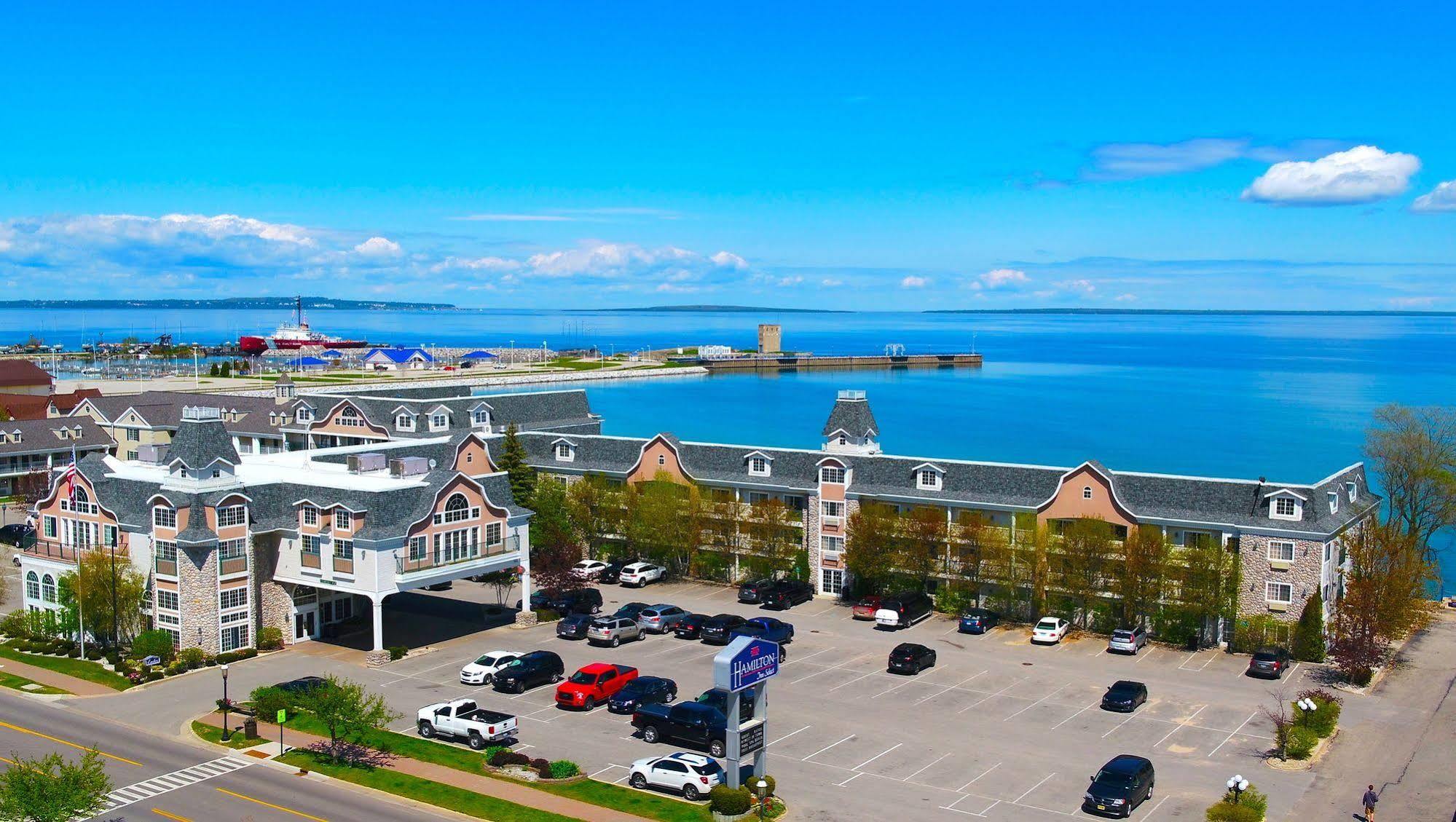 Hamilton Inn Select Beachfront Mackinaw City Exterior photo