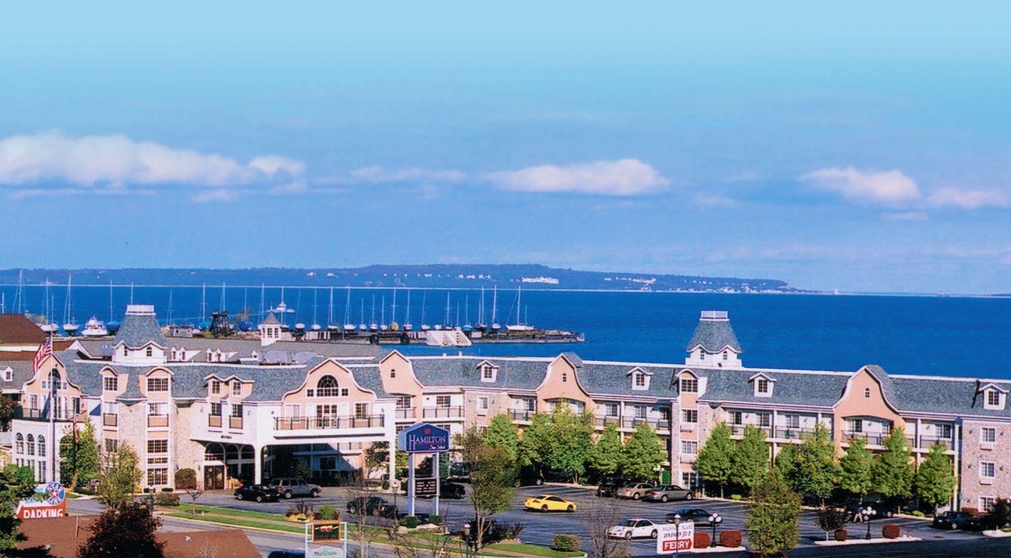 Hamilton Inn Select Beachfront Mackinaw City Exterior photo